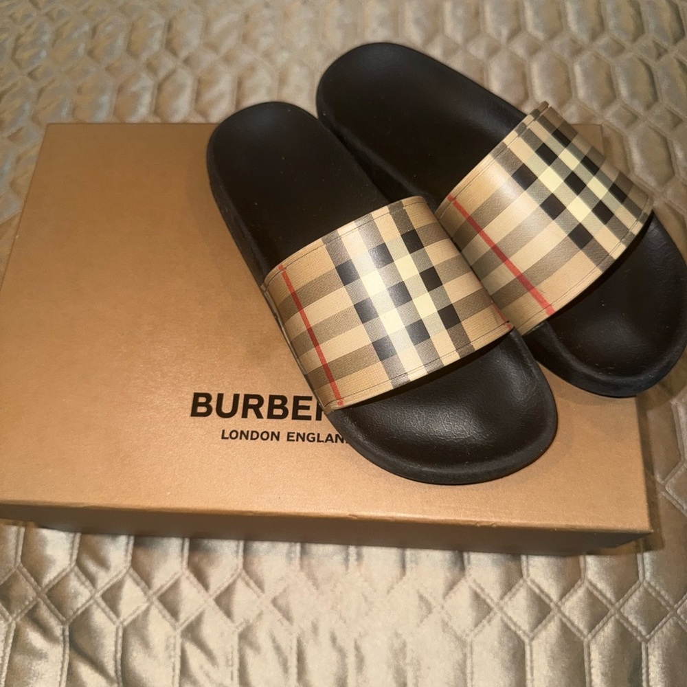 Burberry Vintage check slides